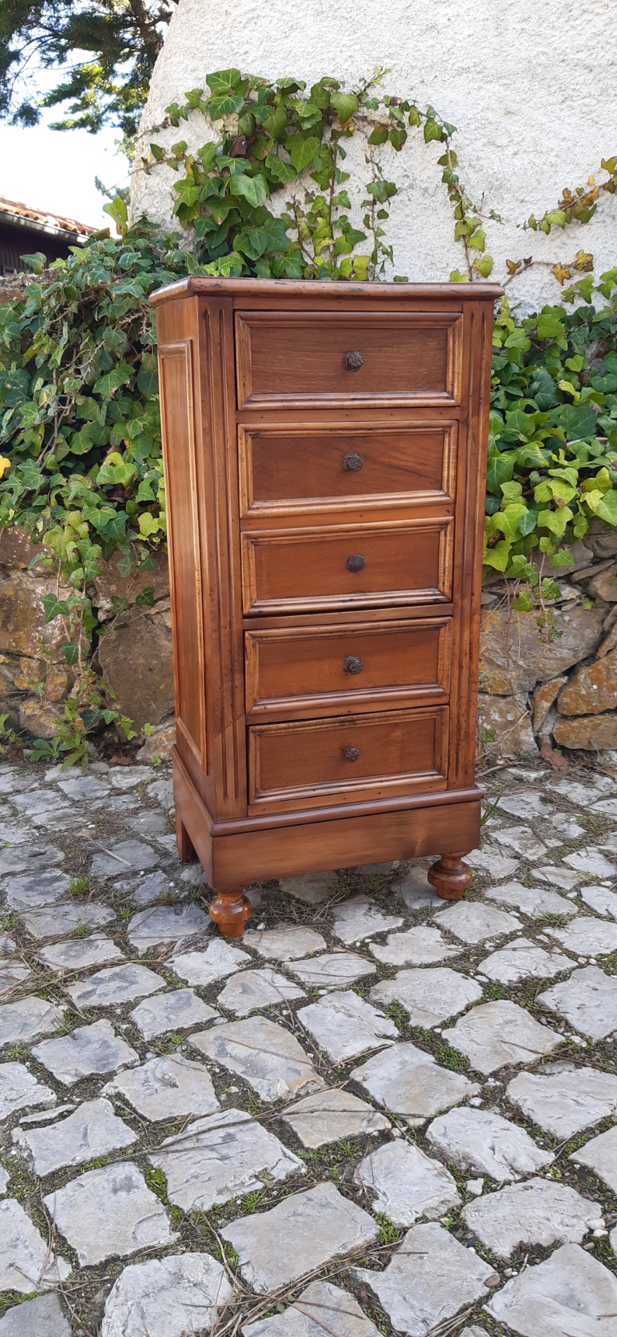 Mesa cabeceira em mogno